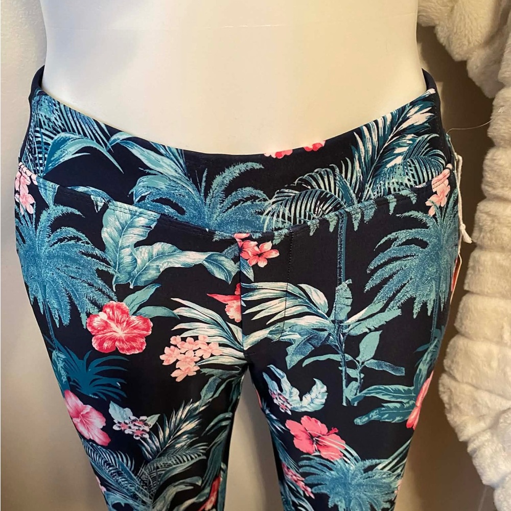 ✨🆕✨Brand New Tommy Bahama Everyday Active Floral Set - Picture 5 of 10